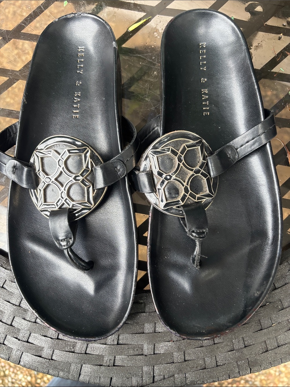 Kelly & Katie Black Thong Flats Sandals Summer Shoes Women’s Sz 7 1/2